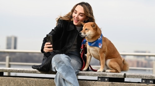 Chloe Fineman and her Shiba Inu, Peach
