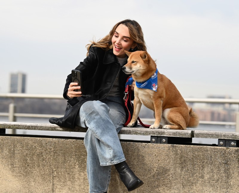 Chloe Fineman and her Shiba Inu, Peach
